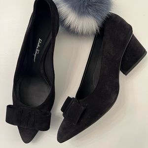 Viva ferragamo pump suede